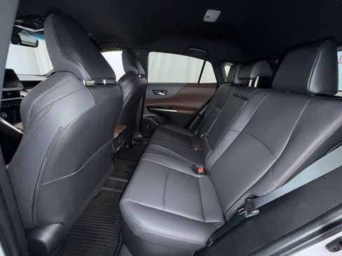 Used 2023 Toyota Venza XLE image 11