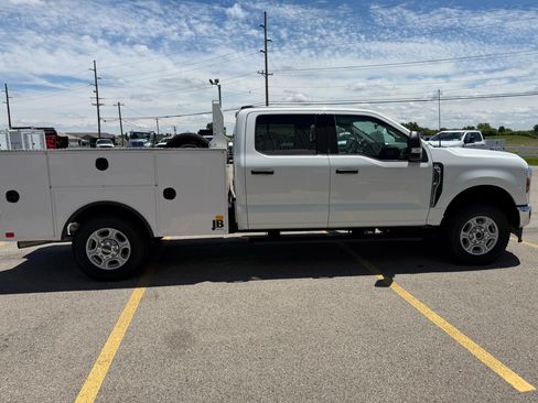 Used 2025 Ford F350 XLT AWD/4WD image 8