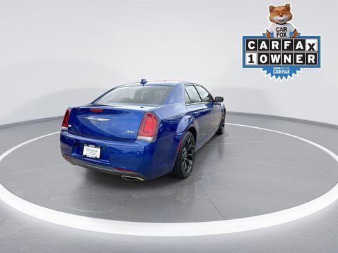 Used 2019 Chrysler 300 Touring w/ Sport Appearance Package image 8