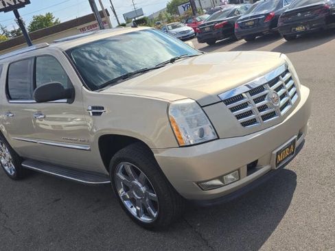 Used 2009 Cadillac Escalade ESV AWD image 7