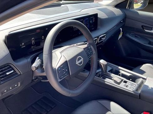 New 2026 Nissan Sentra SR w/ SR Premium Package FWD image 7