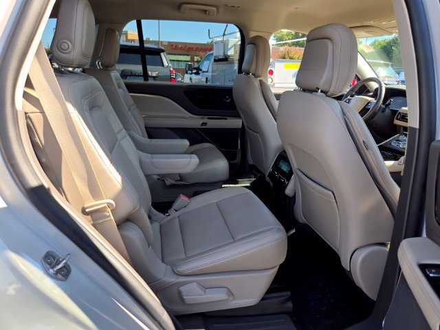 Used 2020 Lincoln Aviator Reserve w/ Elements Package Plus AWD/4WD image 17