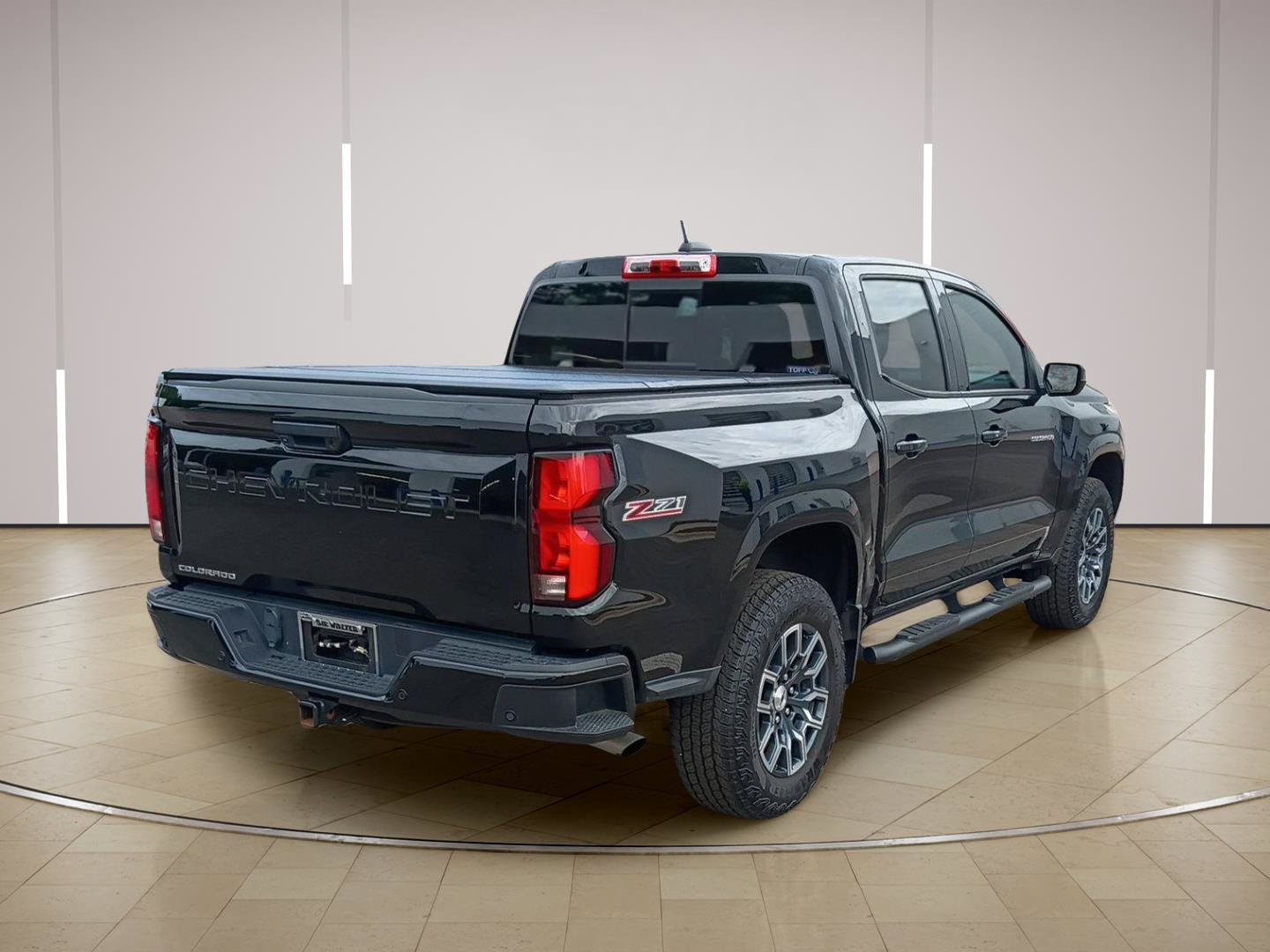 Used 2024 Chevrolet Colorado Z71 w/ Z71 Convenience Package 2 AWD/4WD image 15