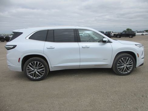 New 2026 Buick Enclave Avenir AWD/4WD image 3