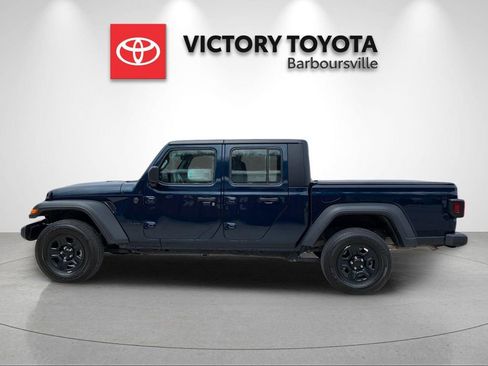 Used 2025 Jeep Gladiator Sport image 2