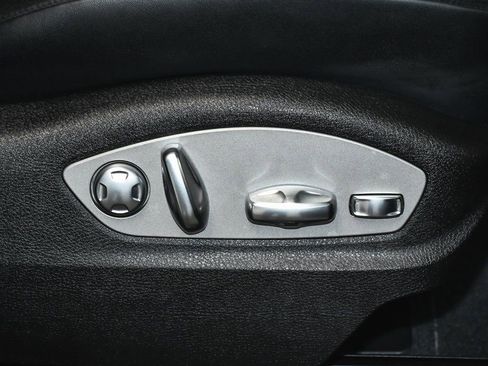 Used 2024 Porsche Macan AWD/4WD image 57