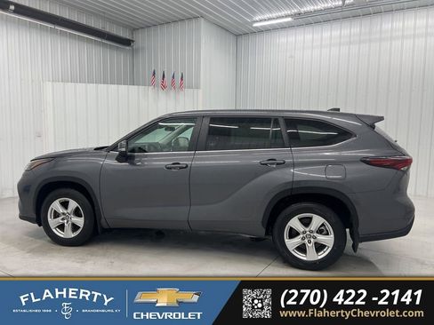 Used 2024 Toyota Highlander LE image 5