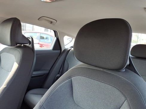 Used 2025 Kia K4 LXS image 13