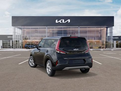 Used 2025 Kia Soul LX w/ LX Technology Package FWD image 4
