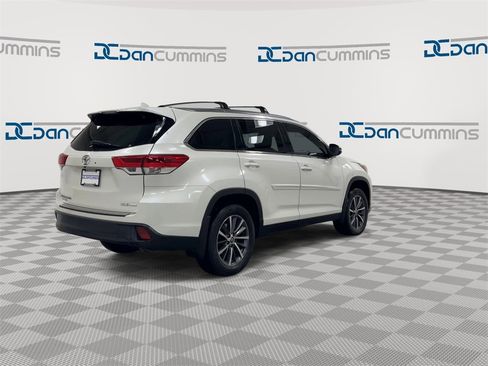 Used 2019 Toyota Highlander XLE image 8