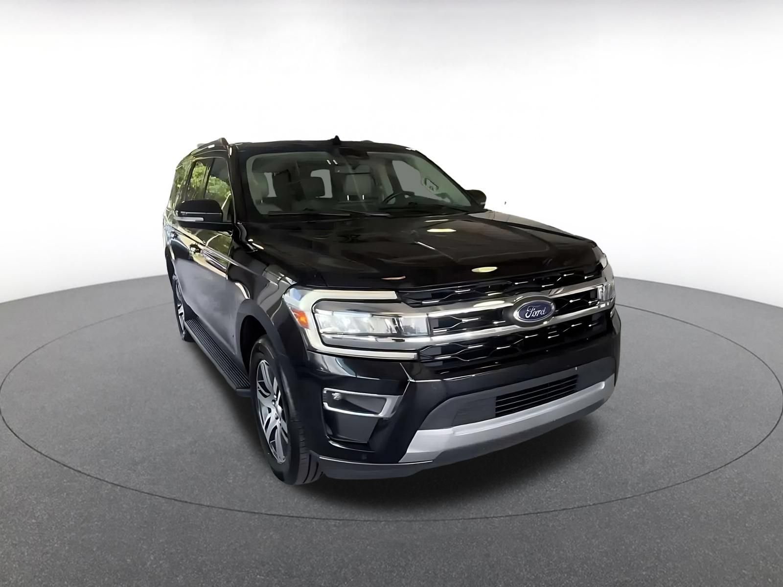 Used 2024 Ford Expedition Limited RWD image 3