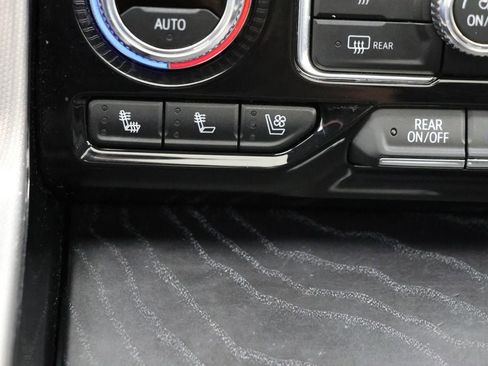 Used 2024 GMC Yukon XL Denali image 27