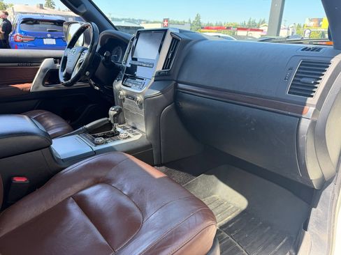 Used 2016 Toyota Land Cruiser AWD/4WD image 26