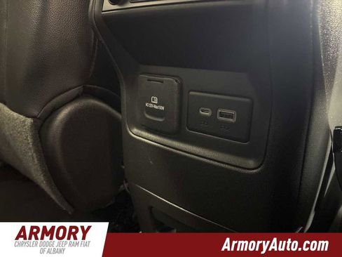 Used 2023 GMC Acadia SLT image 37