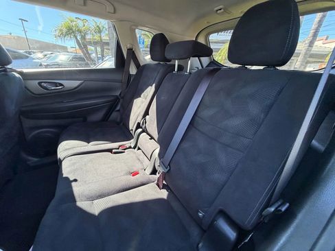 Used 2016 Nissan Rogue SV image 21