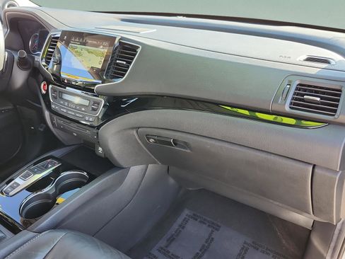 Used 2019 Honda Pilot Touring image 17