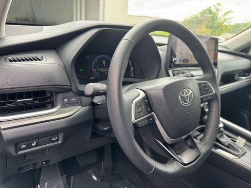 Used 2025 Toyota Grand Highlander AWD Hybrid image 16