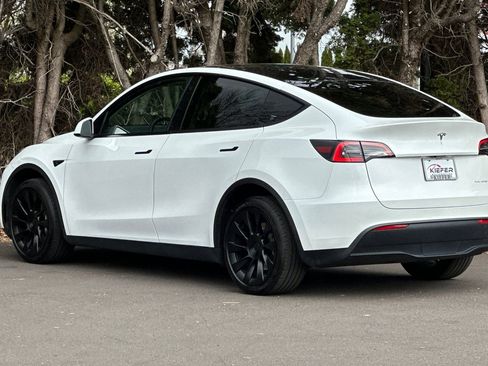 Used 2023 Tesla Model Y Long Range AWD/4WD image 6