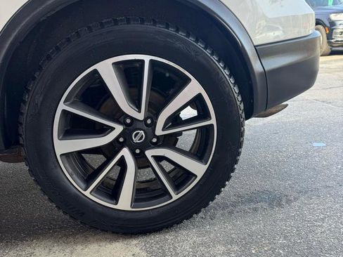 Used 2017 Nissan Rogue Sport SL w/ SL Premium Package image 19