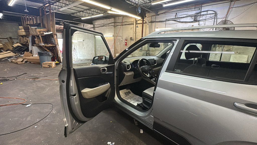Used 2022 Hyundai Venue SEL w/ Cargo Package FWD image 10