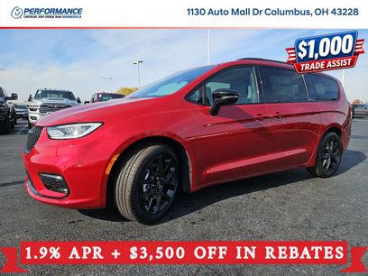 New 2026 Chrysler Pacifica Select