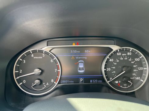 Used 2025 Nissan Altima 2.5 SV FWD image 41