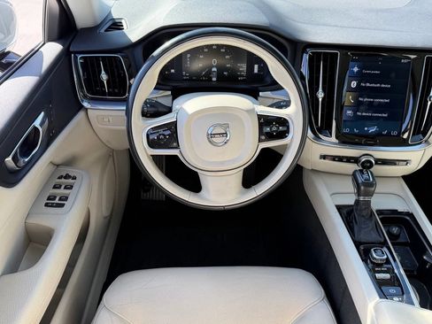 Used 2019 Volvo S60 T5 Momentum w/ Premium Package FWD image 9