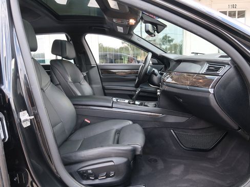 Used 2015 BMW 750Li image 38