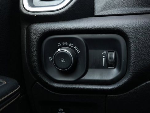 Used 2024 RAM 1500 Laramie image 15