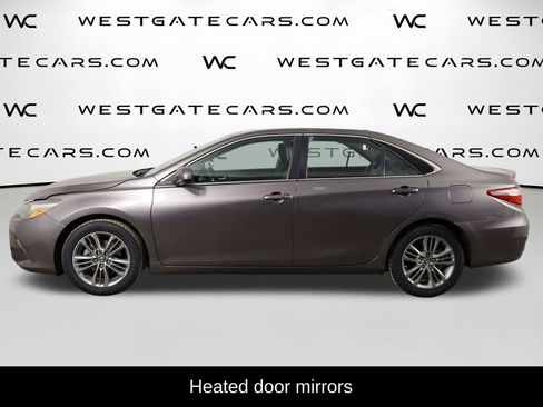 Used 2017 Toyota Camry SE w/ Moonroof Package FWD image 5