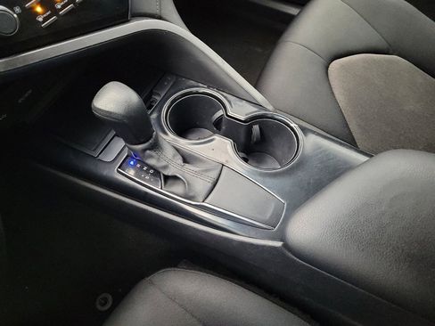 Used 2020 Toyota Camry LE image 26