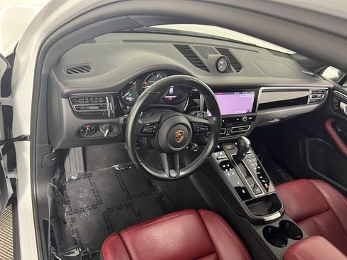 Certified 2024 Porsche Macan Turbo AWD/4WD image 4