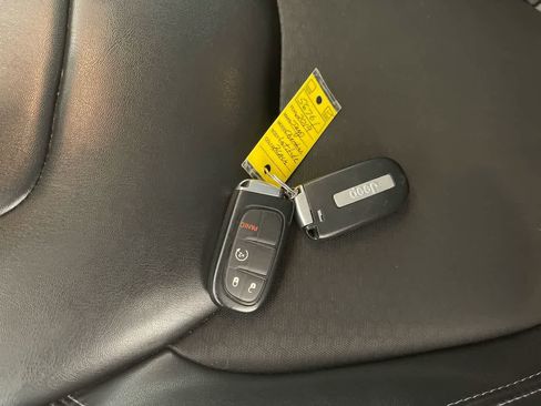 Used 2019 Jeep Cherokee Latitude Plus AWD/4WD image 26