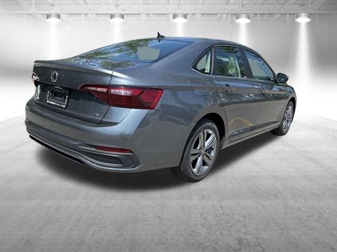 Used 2024 Volkswagen Jetta SE FWD image 6