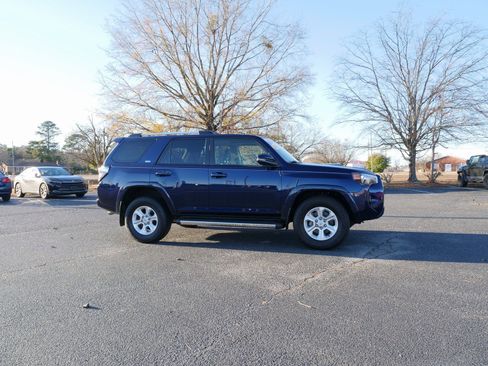 Used 2023 Toyota 4Runner SR5 Premium image 2