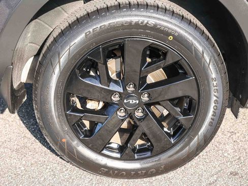 Used 2022 Kia Sorento S w/ Panoramic Sunroof Package image 12