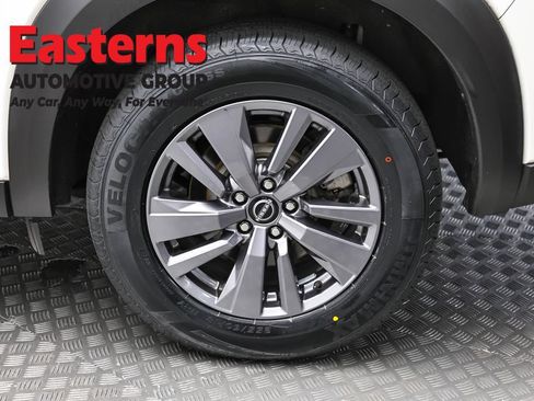 Used 2023 Nissan Pathfinder SV w/ SV Premium Package AWD/4WD image 8