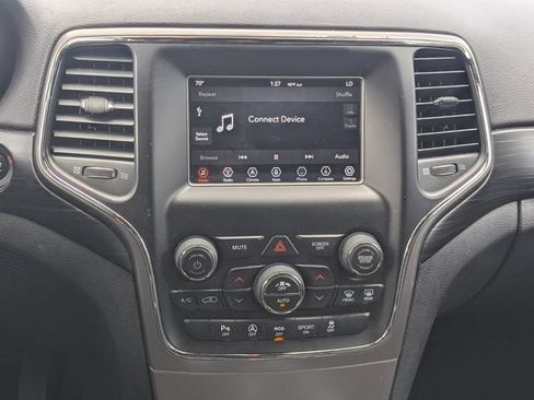 Used 2020 Jeep Grand Cherokee Laredo RWD image 16