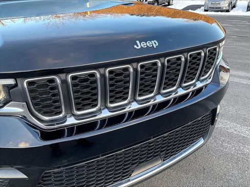 Used 2023 Jeep Grand Cherokee Laredo AWD/4WD image 29