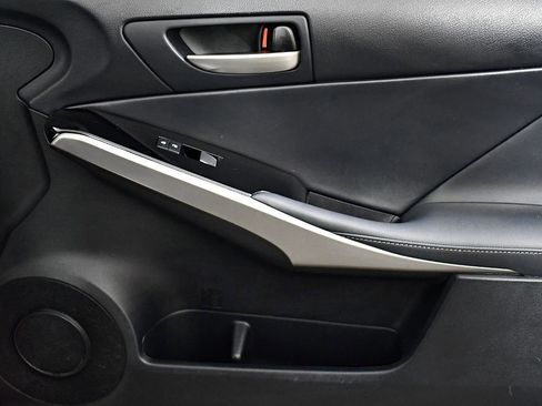 Used 2017 Lexus IS 300 AWD image 42