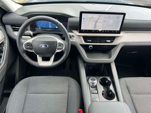 Used 2026 Ford Explorer Active AWD/4WD image 17
