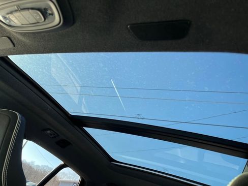 Used 2019 Volvo XC40 T5 R-Design image 23