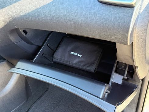 Used 2015 Nissan Rogue SV w/ SV Moonroof Package image 17