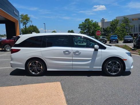 Used 2023 Honda Odyssey Elite image 3