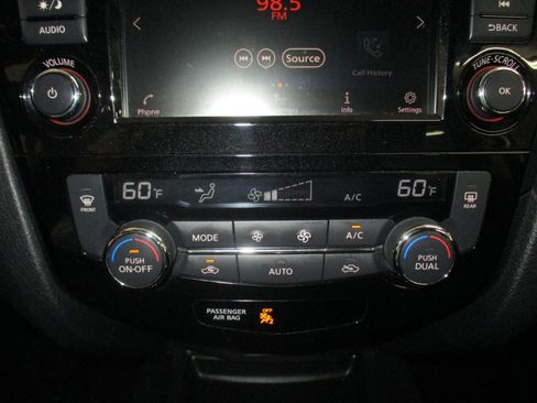 Used 2018 Nissan Rogue SV image 24