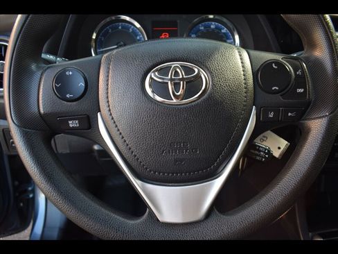 Used 2017 Toyota Corolla LE w/ Carpet Mat Package (TMS) FWD image 13