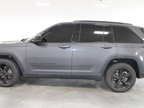 Used 2022 Jeep Grand Cherokee Altitude RWD image 7