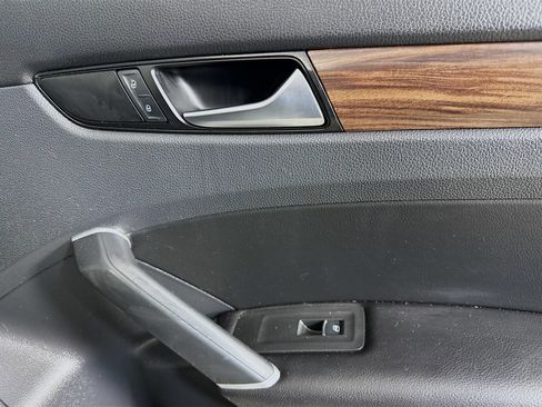 Used 2022 Volkswagen Passat 2.0T image 29