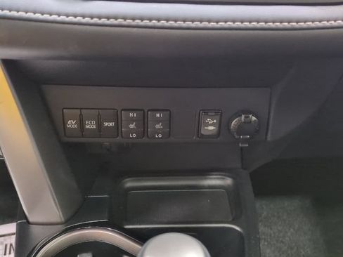 Used 2018 Toyota RAV4 Limited w/ Advanced Technology Package AWD/4WD image 10