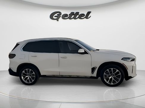 Used 2025 BMW X5 xDrive50e image 9